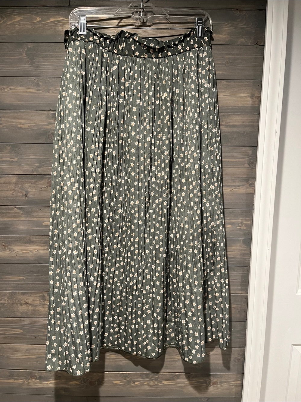 NWOT Pleated Sage floral pull-on Midi Skirt 2X